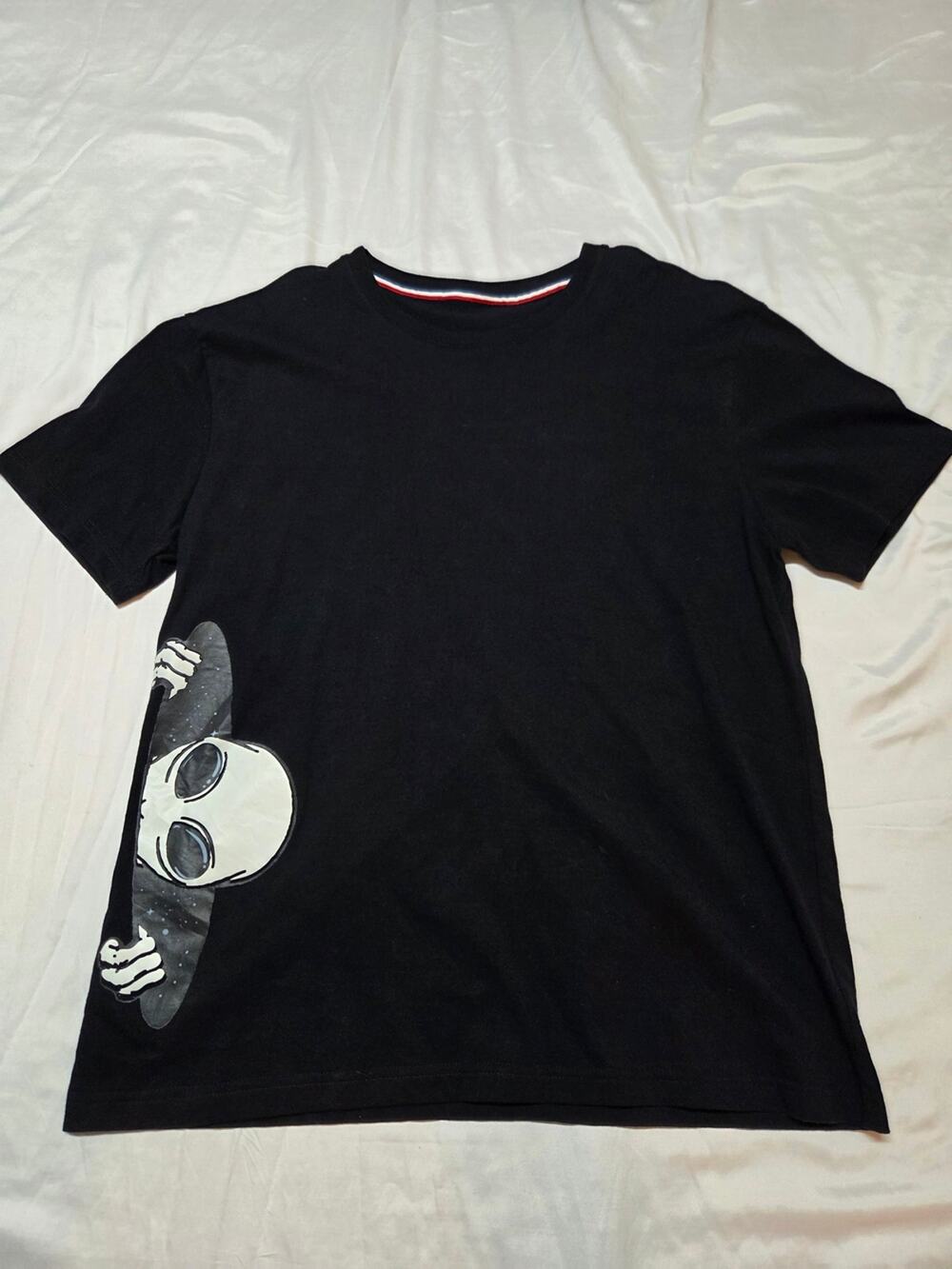Black Graphic Tee with Alien Peek-A-Boo Design